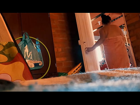 ❤️ 我的叔叔跟着我进了浴室，他在我洗澡的时候干了我。 ☑ Quality sex